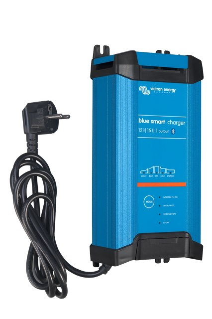 BPC121544002 Blue Smart IP22 Ładowarka 12/15 (3 wyjścia) BPC121544002 Blue Smart IP22 Ładowarka 12/15 (3 wyjścia)