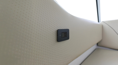 SC-TILE-20 Podwójne gniazdo ładowania wewnętrznego USB-C, seria TILE, 12/24V - czarna ramka SC-TILE-20 Podwójne gniazdo ładowania wewnętrznego USB-C, seria TILE, 12/24V - czarna ramka